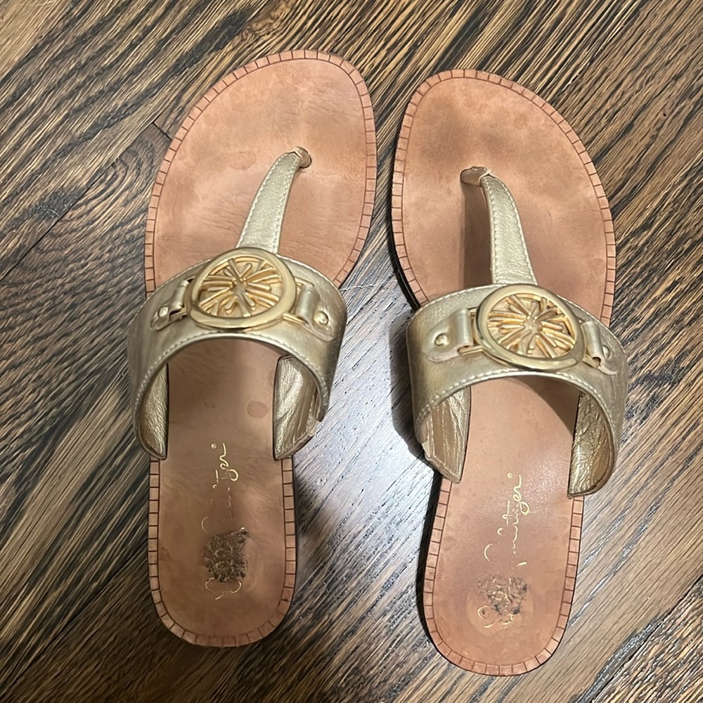 LILLY PULITZER Rosseau Gold Flip Flops Size 6